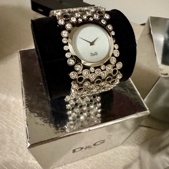 D&G Watch - Picture 3 of 4